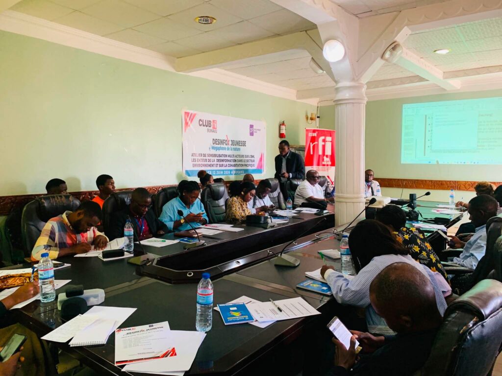 Bukavu : le Club RFI sensibilise les jeunes à la lutte contre la désinformation environnementale Club Rfi Bukavu